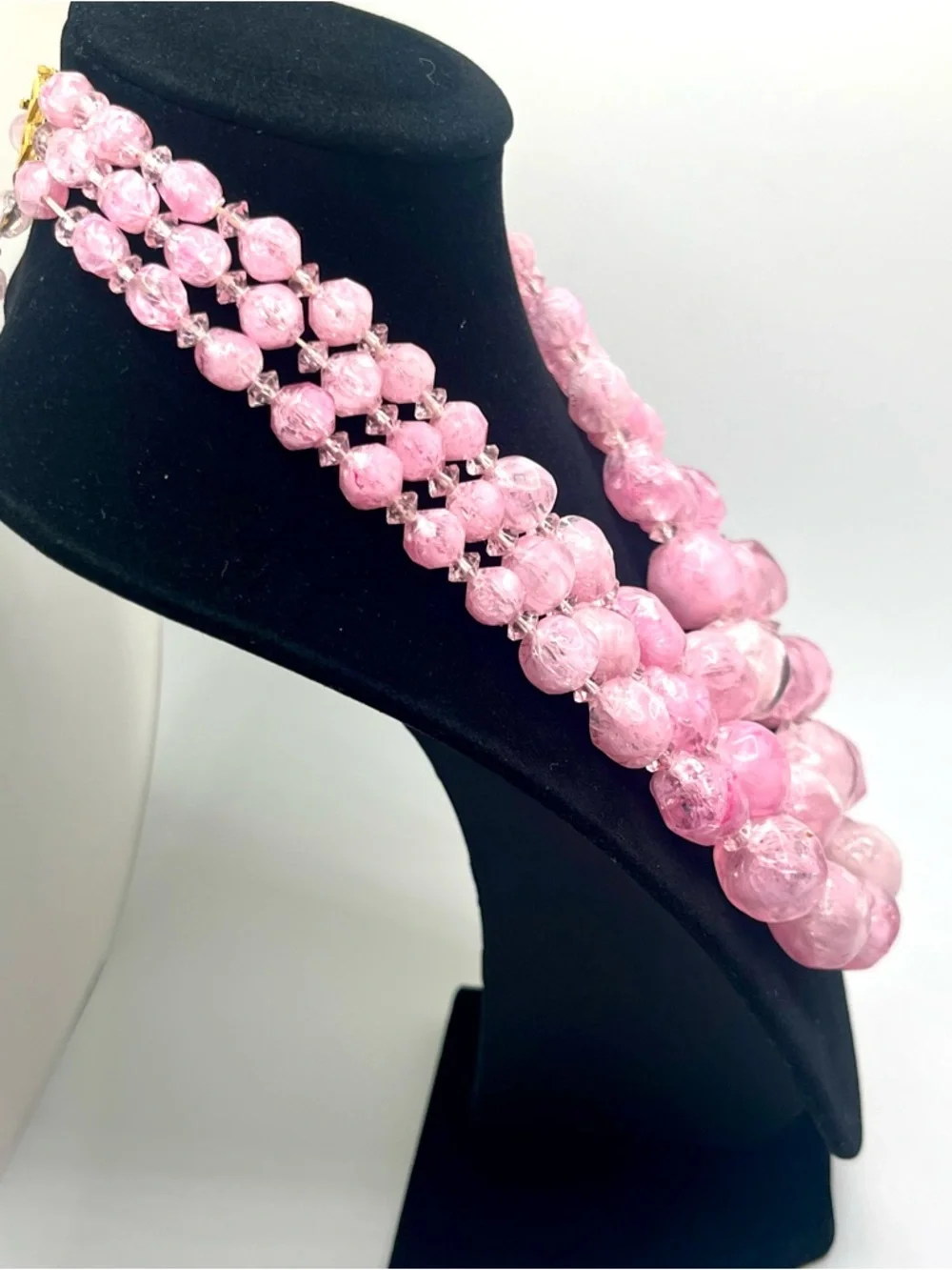Vintage Carnegie Pink Glass Bead Necklace 3 Strand Chunky Signed Statement - Picture 3 of 8